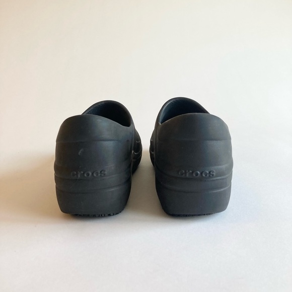 Crocs Comfort Black Rubber Clogs size 7 - Picture 9 of 16